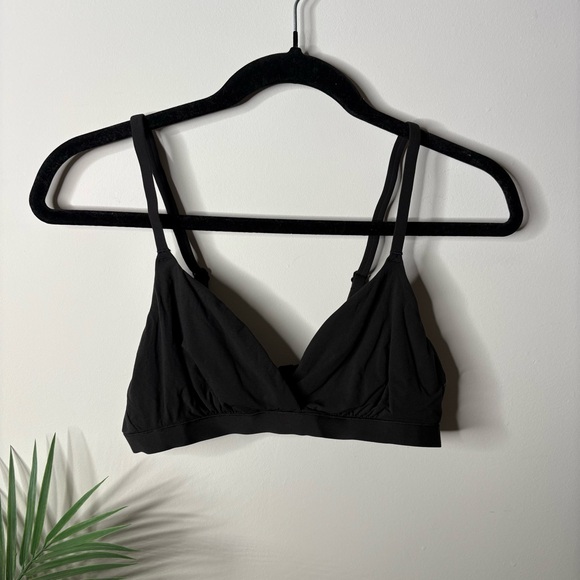 Quince Womens‎ Lingerie Second Skin Crossover Bralette Triangle Wireless Bra M - Picture 2 of 4